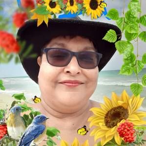 Meet your Posher, Azina